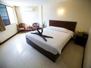 Twin Palms Resort
