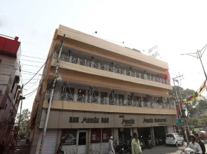 OYO 11937 Hotel Meedo