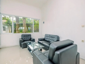 Minimalist Studio Room At Graha Wishnu Guest House