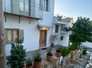 Fotis House