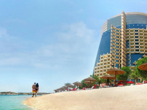 Отель Khalidiya Palace Rayhaan by Rotana 