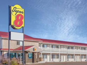 Super 8 Stettler