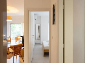 Renovated 2-bedroom Apt Near the Athenian Coast