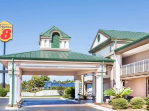 Super 8 by Wyndham Marianna I-10