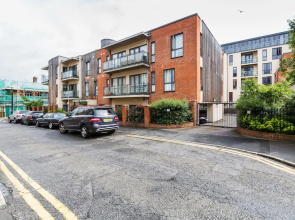 Roomspace Apartments -Westnye House