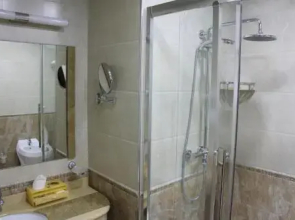 Отель Zargaron Plaza