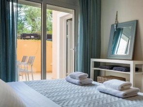 Apartment Lilly, brand new apartment with communal pool, 10 meters from sea