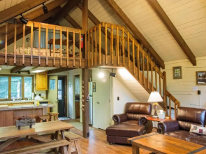 Creekside Uppa Creek Cabin with Hot Tub by AAA Red Lodge Rentals
