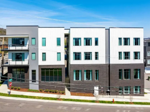 New Build Sleeps 12, 2 Condos in Scenic Bluffside, Minutes to Downtown