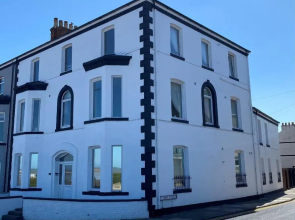 Eastcliffe Penthouse, 2 beds & bathrooms with parking