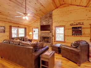 Romantic Mountain View Cabin Rental Near Downtown!