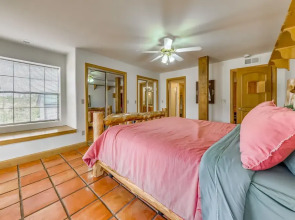 Scenic Alto Getaway w/ Mountain Views & Hot Tub!