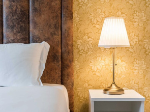 Guestready - Damask Parlor