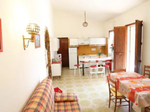 House With 2 Bedrooms in Punta Braccetto, With Furnished Terrace Near the Beach