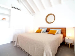 Studio in Cul-de-sac, With Wonderful Mountain View, Shared Pool and Furnished Terrace