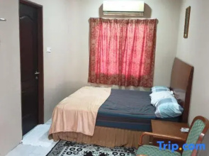 Mri Residence - Homestay in Sg Buloh with Swimming Pool - No Pork&Alcohol Allowed