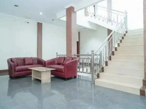 Hotel Transit Nusa Indah near Soekarno Hatta Airport Mitra RedDoorz