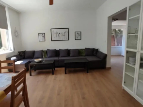 Flóra House 3 minutes from Lake Balaton
