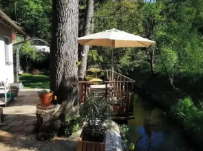 Sunny Wooden House on Creek, 30 Minutes Prague