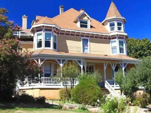 Swan Levine House