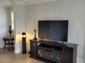 Brand New Luxury 1 bedroom Townhouse with full kitchen