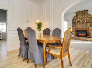 'dolorable' Home w/ Yard - Walk to River!