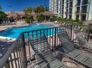 Rosen Inn, closest to Universal