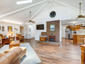 Guntersville Hideaway w/ Mountain & Lake Views!
