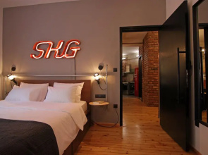Kostas' Downtown Industrial Loft