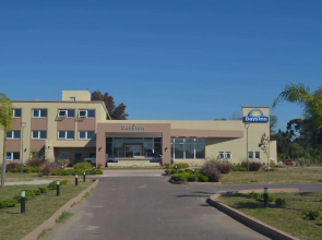 Days Inn by Wyndham Zarate