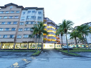 OYO Home 90453 Narasindo Pd Tiara Bay