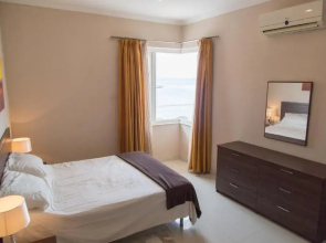 Seafront Apartment - Wifi - Sleeps 6 - Fl5
