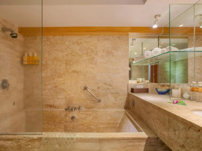 Seaview Patong Hotel