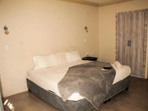 Ingwenya Guesthouse