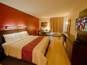 Red Roof Inn PLUS+ Long Island - Garden City
