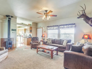 Cozy Ski Cabin w/ Deck Near Taos Ski Valley!