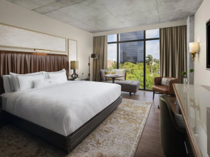 The Ben West Palm, Autograph Collection