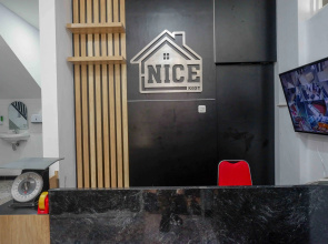 RedDoorz Plus Near Patung Kuda Undip