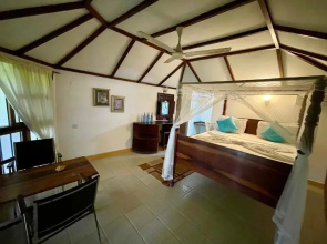 Mambo Beach Villas