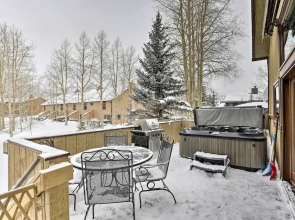 Frisco Townhome w/ Hot Tub - 10 Mi to Breckenridge