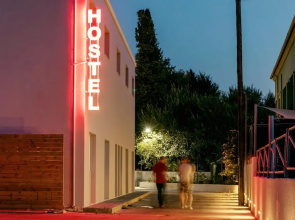 Local Hostel & Suites