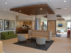 Holiday Inn Express & Suites Waterville - North, an IHG Hotel