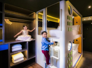 CUBE Boutique Capsule Hotel @ Chinatown