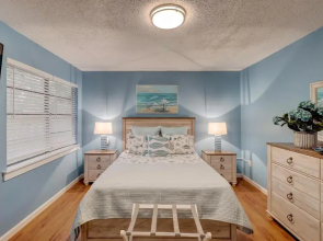 #61 Beautiful Condo Ideal Location 2BDR/2 Parkings