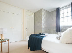 The Lapis Lounge - Large 3BDR House at River Avon