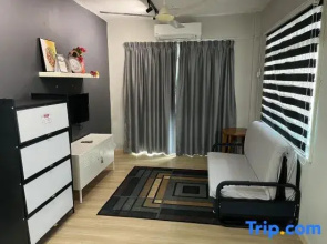 Homestay WaDi 2 with pool near beach