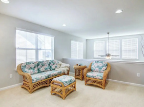 4 Mi Shuttle Ride to Ocean: Bethany Beach Getaway