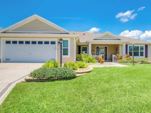 Resort Amenities: Home in The Villages Near Golf!