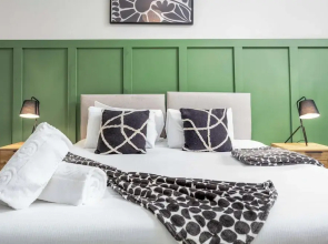 The Annick Suite No.2