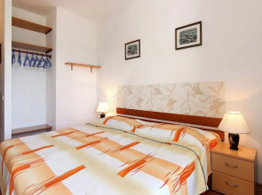 Nik - 50m From Beach - A1